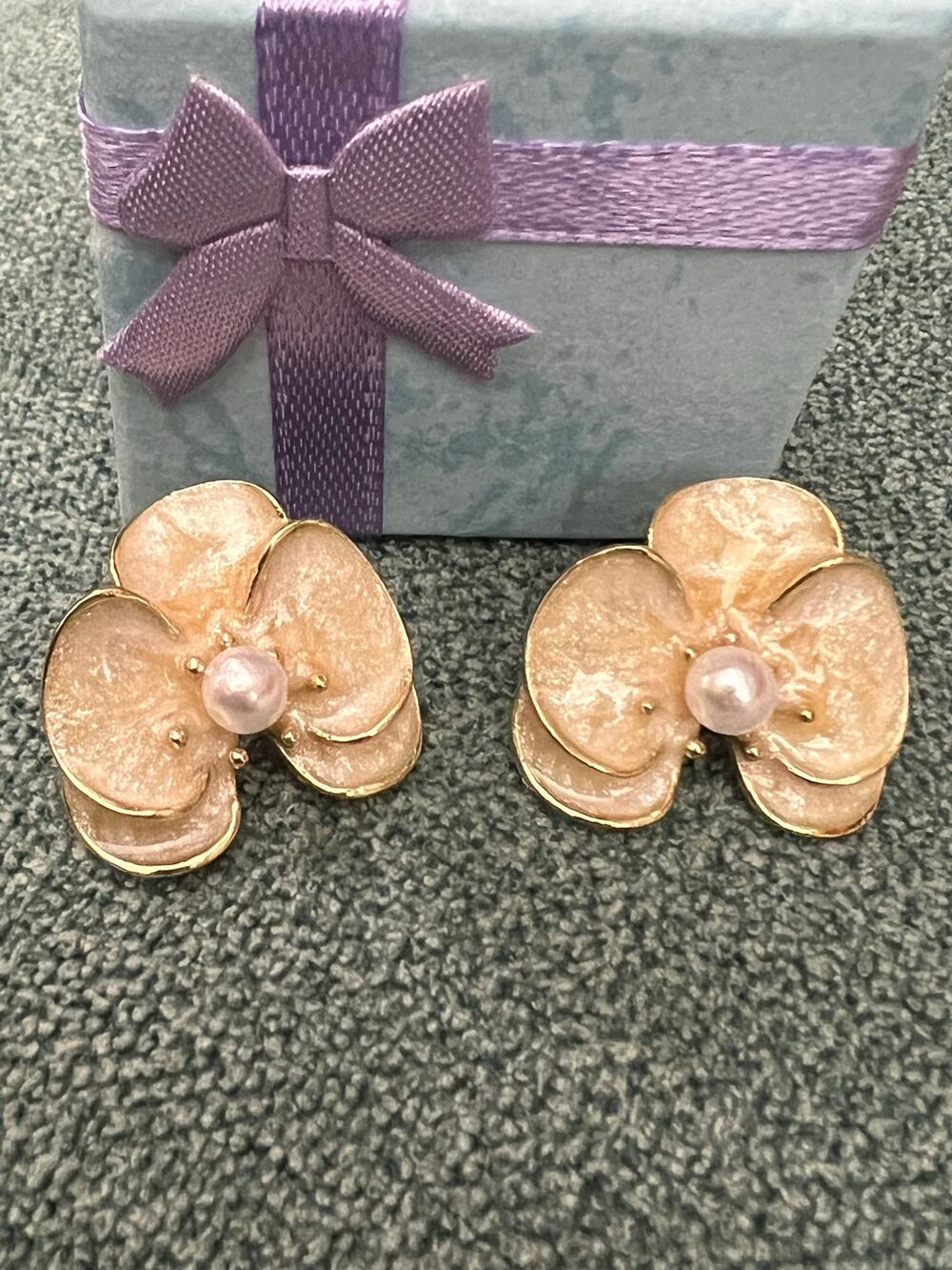 Brand New Champagne Orchid Stud Earrings - Cream Pearl Floral Statement Jewelry